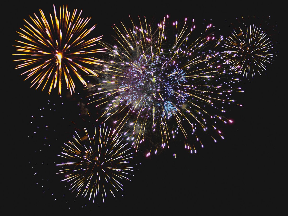 Happy Victoria Day, #HamOnt! On Monday May 20, 2024 buses will be running on a Sunday schedule. ow.ly/zgMj50RHh5n The Dundas Victoria Day Fireworks are scheduled to take place this evening with enhanced service for Route 5 Delaware trips! ow.ly/j2Uk50RHh5o