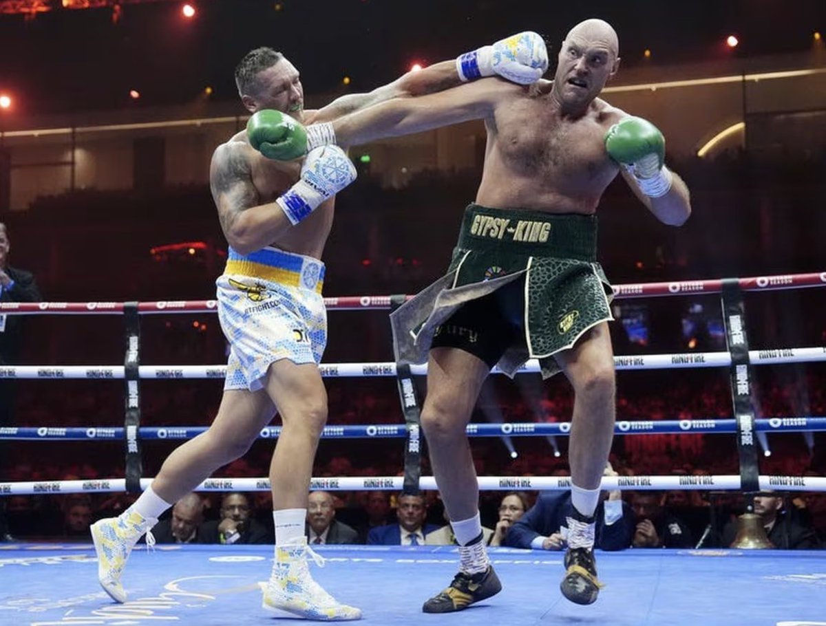 What a match between @Tyson_Fury and @usykaa! 🥊 I was rooting for Tyson 🇬🇧 but I'm still delighted. At such a tough time in Ukraine, to see Usyk triumph in such a battle will mean so much. Usyk seems to embody the fighting spirit of all Ukrainians. I am full of admiration. 🇺🇦