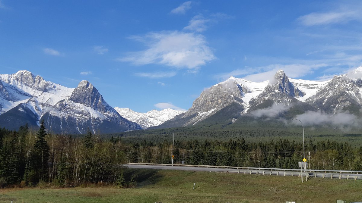 Had to pop out to Canmore this morning.

The rivers are full and there is still a lot of snowpack to come down.

The reservoirs will fill up this spring.

Things may get dry later, but we can stop with all the dire water shortage warnings in Calgary now.