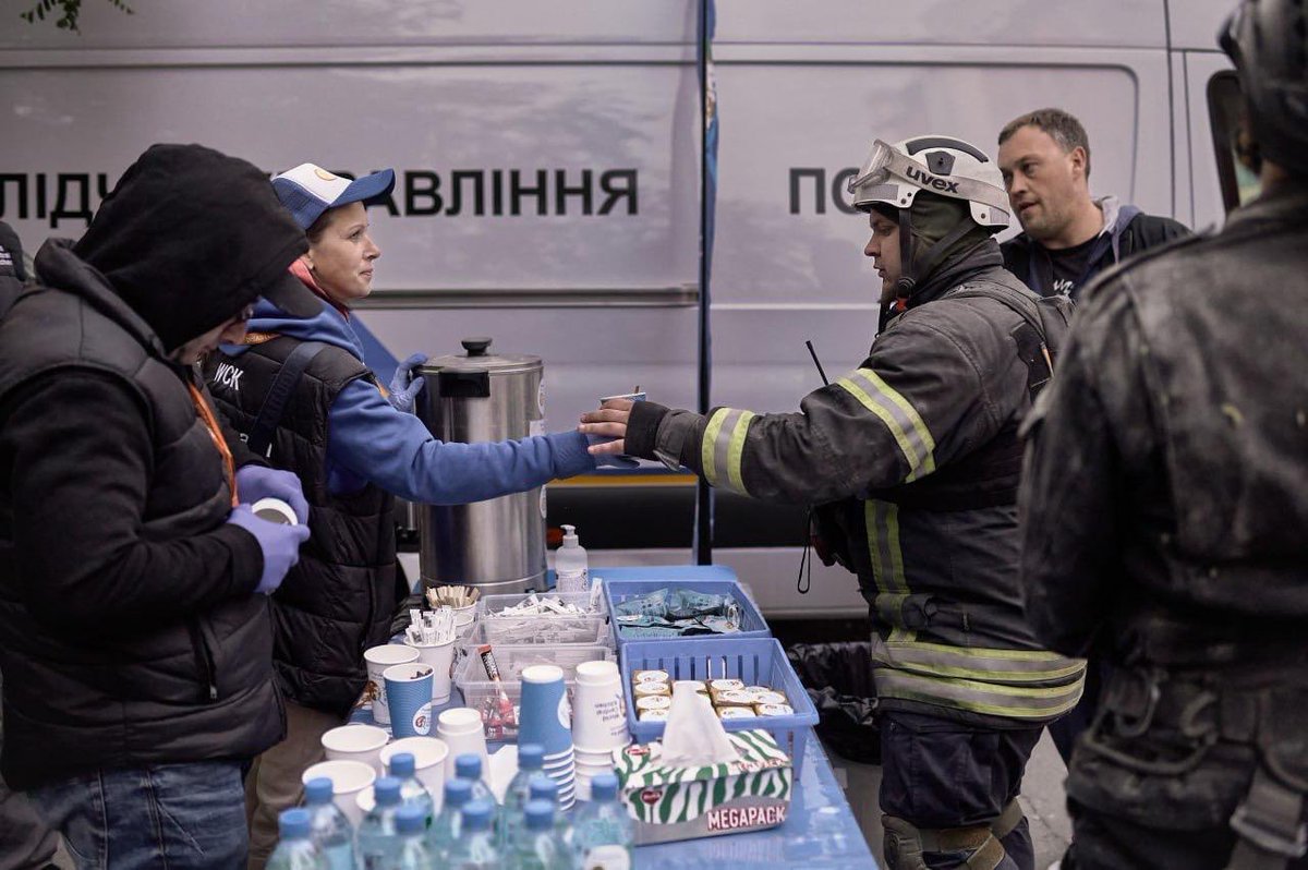 A series of bombs rocked several neighborhoods in Kharkiv this week. Among the targets was a high rise residential building in the city center. The blasts destroyed many apartments in the complex, causing injuries and displacing several families. WCK’s team was on the ground