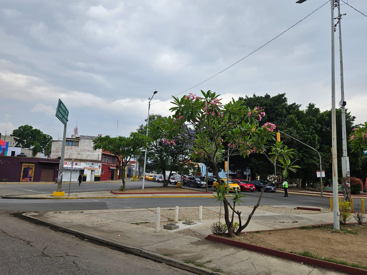 #RivacVial Afectación parcial sobre la Glorieta Lázaro Cárdenas #precaucion conductores #Oaxaca