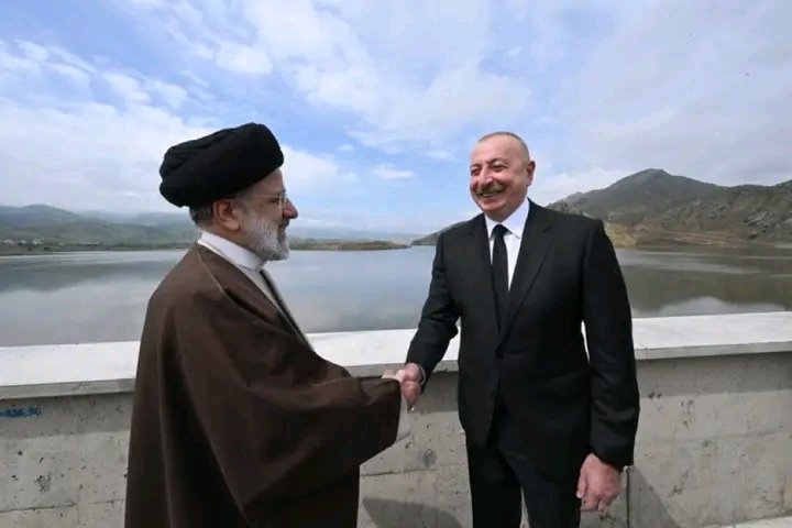 TomLope95565011's tweet photo. 🛑#ACCIDENT

Crash de l’avion du Président Raissi qui s'est rendu aujourd'hui dans le nord de l'Iran pour inaugurer un barrage avec le président de l’Azerbaidjan.

À l’heure actuelle, aucune information fait état de la mort du président.

TOM LA SOURIS 🕵️ https://t.co/k7M0VDkwpw
