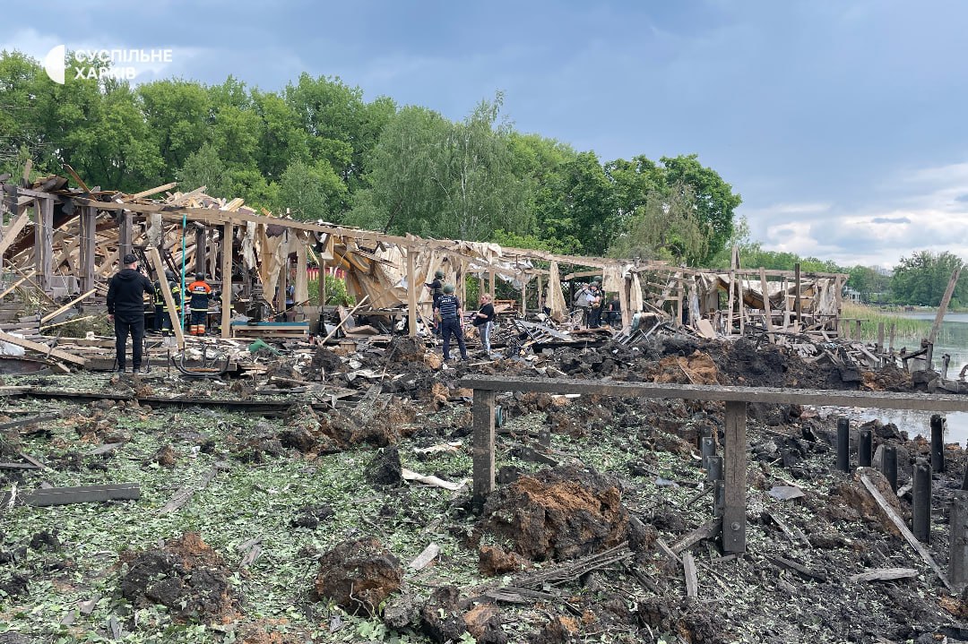 ❗️ UPD: 6 dead, 29 injured, including an 8-year-old child, in the Russian shelling of a recreational area in Kharkiv region. Russian troops employed an infamous 'double tap' method, shelling the area again once the first responders arrived. 📷: National Police, Suspilne