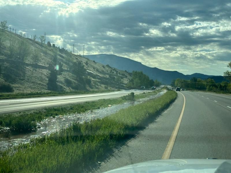 **ALERTA DE TRÁFICO**
Hay aproximadamente 300 pies de lodo en la Carretera 82 alrededor del mm 14 (Catherine Store) debido a una línea de riego rota. Ambos carriles están cerrados y el tráfico se desvía hacia el Camino del Condado 100. No se sabe cuándo se reabrirá.