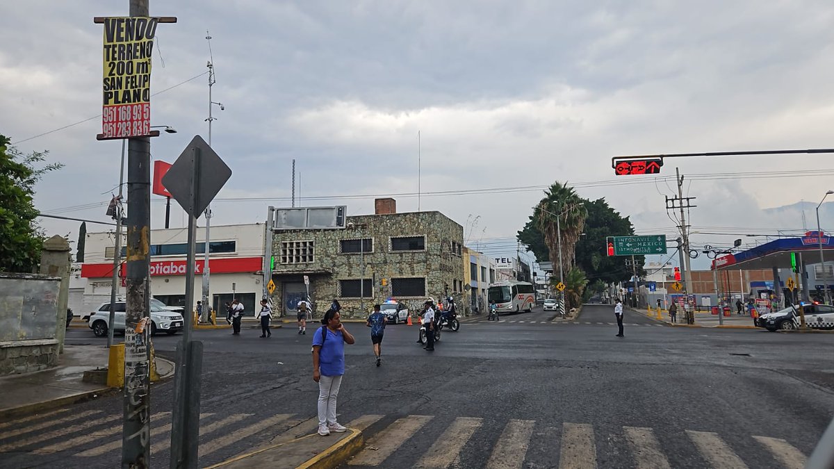 #RivacVial Afectación a la circulación crucero de la ex VW #precaucion conductores, no desespere, está haciendo frío no calor #Oaxaca