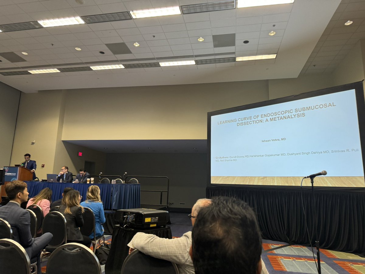 Congratulations to @Ishaanvohra28 Presenting data on #ESD learning curve at oral presentation here at #DDW2024 Amazing seeing the And some strong 💪 moderating by @BilalMohammadMD too 😉