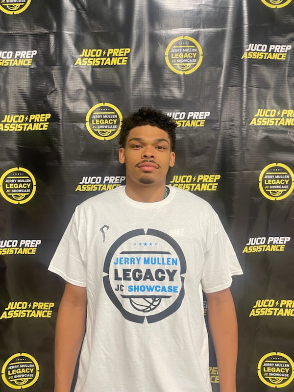 🏀 2024 6’3 SG Noah Blocker (<a href="/blockernoah4/">Noah Blocker</a> )

2024 Noah Blocker (<a href="/blockernoah4/">Noah Blocker</a> ) shines at the Jerry Mullins JUCO TOP 40 showcase, getting hot and hitting 3 threes in just 2 minutes. Finishing the game with 6 threes and 27 points, Blocker, standing at 6'3", is a pure shooter that