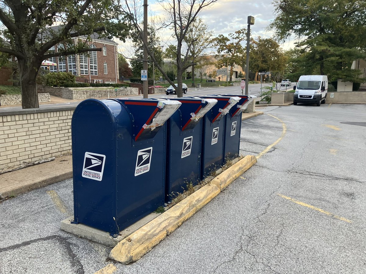 jzikah's tweet image. The Putin Loving Republicans are taking away our beloved blue USPS boxes here in Missouri. Save our Post Office!!!
#SaveTheUSPS