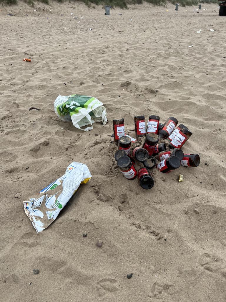 Another sunny day, another mess to clean up.... @North_Ayrshire and a couple of our volunteers were out first thing this morning tidying the mess up. If you are visiting any beach this summer, please take your rubbish home with you. #leavenothingbutfootprints