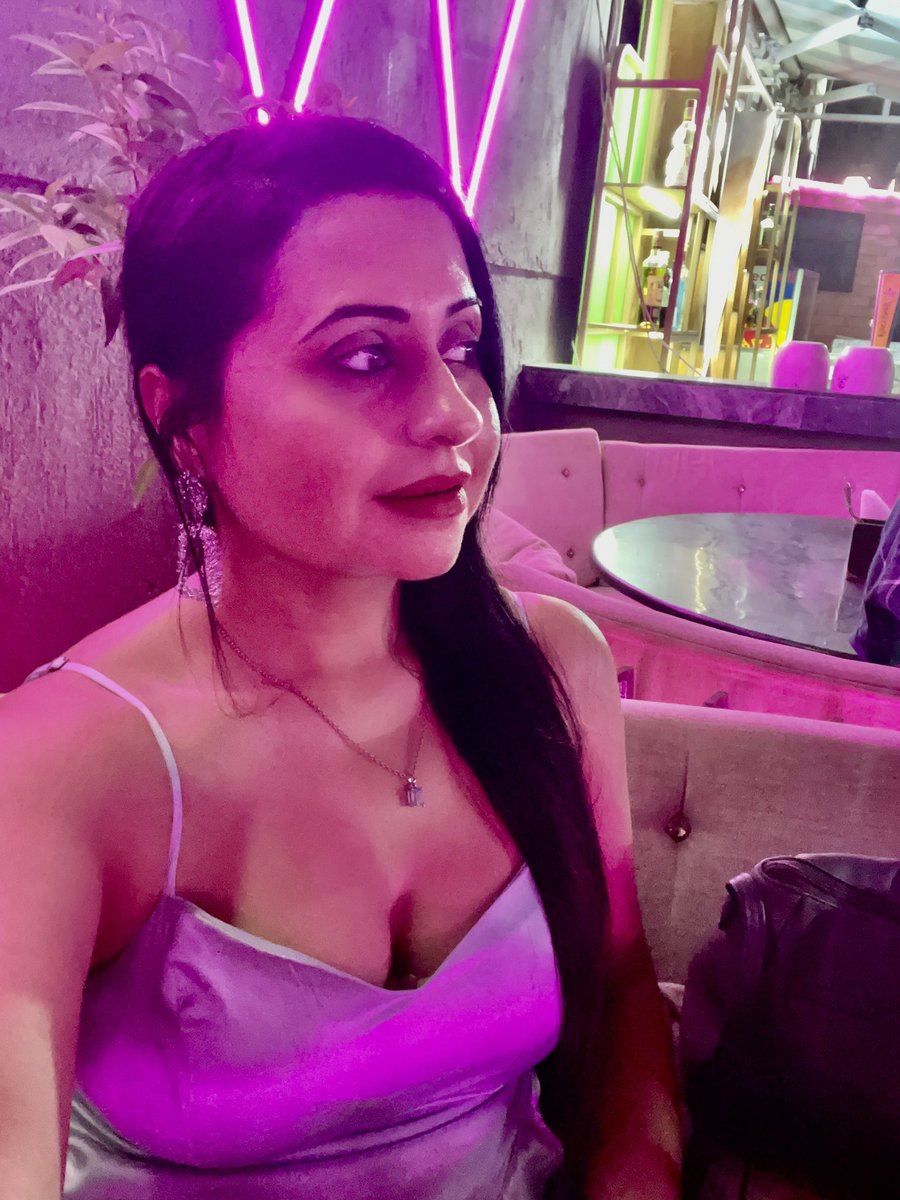 Few more from that evening of Sandip Soparrkar Sir’s Dance Show 😍🥰💃🏻 
#sandipsoparrkar #anjallirana #beautifulgirl  #beautifulgirls #prettygirls #woman #womanstyle #womanpower #womanfashion #wonderwoman #strongwoman #prettywoman #women #womenfashion #womenstyle  #womenswear