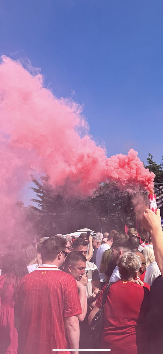 Sun’s shining, beer’s flowing, live music blaring…any excuse to party. My home town knows how to give a Klopp a farewell to remember #LFC