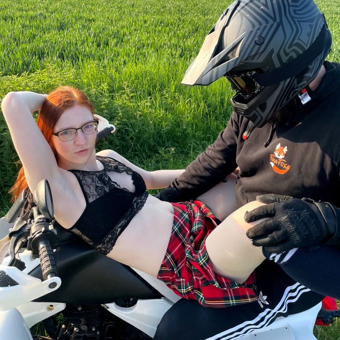 Neulich auf dem Quad https://t.co/Klf9zkYTxg<a href="/tag/streamergirl"class="tags"><span>#streamergirl</span></a>