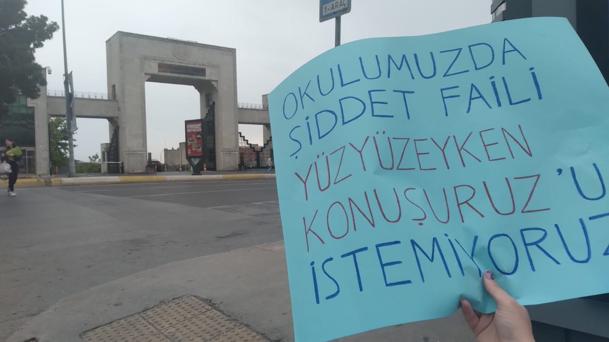 Yeditepe Üniversitesi SpringFest'inde şiddet faili Yüzyüzeyken Konuşuruz grubuyla aynı sahneyi paylaşacak mısınız? @simgenizmis @mvoofficial @erdemkinayreal #YüzyüzeykenKonuşmayalım #YeditepeÜniversitesi