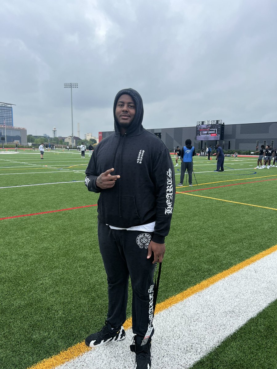 Colorado OL and former 5-star Jordan Seaton hanging out at the Baltimore Under Armour camp @JordanSeaton_ @Rivals