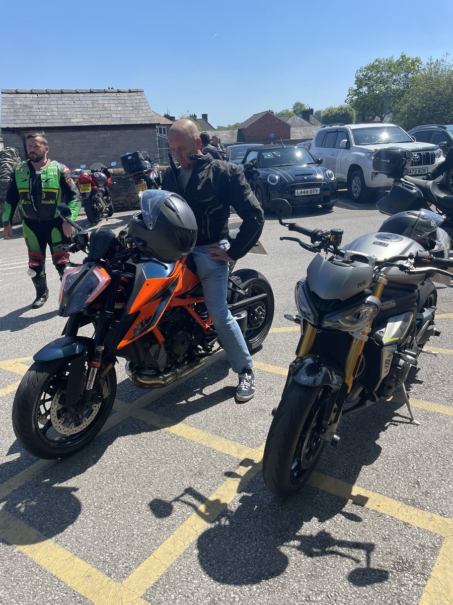 Lovely day for riding 😍 

Derby> Repton> Burton> Uttoxeter> Froghall> Leek> Buxton> Bakewell> Matlock 🏍️

Some proper bellends on the road today though 🙄