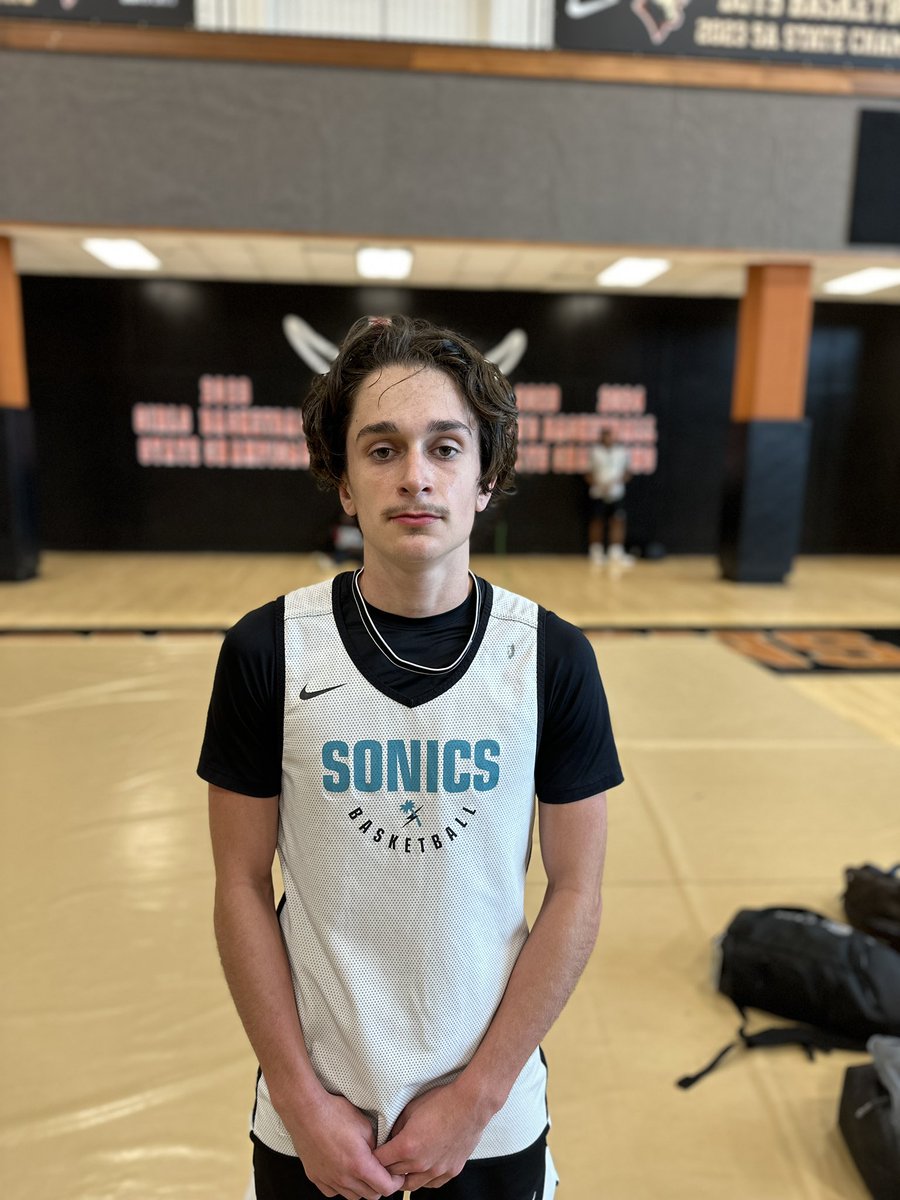 rod_bridgers's tweet image. 24’ PG Austin Howe of South Florida Sonics is a flat out hooper! The crafty guard controlled the game from start to finish with his ability to create for others and knocking down multiple threes. 

#OTRSweet16