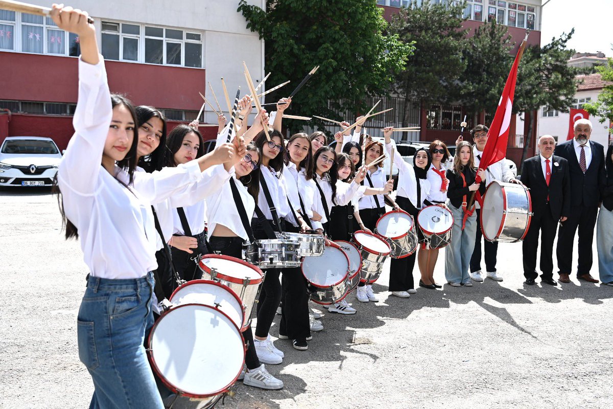 19 Mayıs Atatürk’ü Anma, Gençlik ve Spor Bayramı dolayısıyla, Mamak İlçe Milli Eğitim ve İlçe Spor Müdürlüğü'nce ortaklaşa, Mamak Kapalı Spor Salonu’nda, coşkulu bir program düzenlendi.