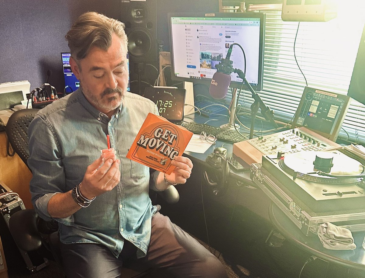 As you can see, @GrantStottOnAir was thrilled with the birthday cake and gift I gave him on this week’s #CultureScene podcast. Who doesn’t want a Younger’s Tartan Special flexidisc? Also: Rebus on TV, Powell and Pressburger films via Martin Scorsese, more: bbc.co.uk/sounds/play/p0…