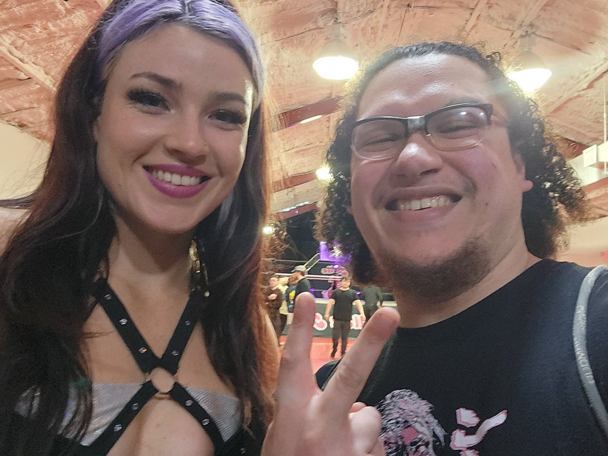 Got to finally see @Lena_Kross wrestle live yesterday and folks she is a total badass. If you have the chance to see her definitely do it she is awesome! Great chatting with ya and I wish you the best of luck Lena! Stay awesome keep working hard!