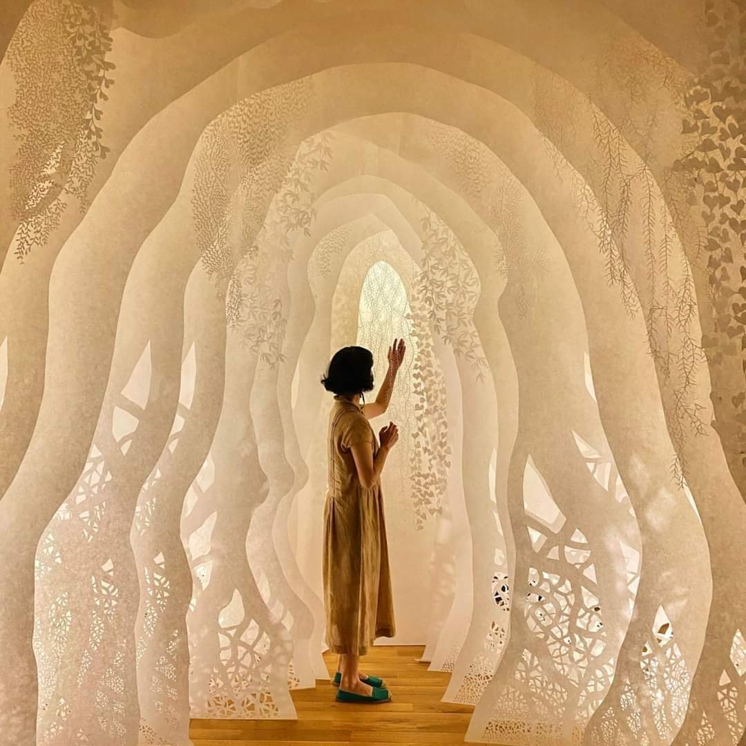 Foresta di Kamigami L Artista Giapponese Ayumi Shibata crea paesaggi di carta dettagli Utilizzando più strati di carta bianca Le sculture Dell artista spaziano da pezzi in miniatura a installazione immersive