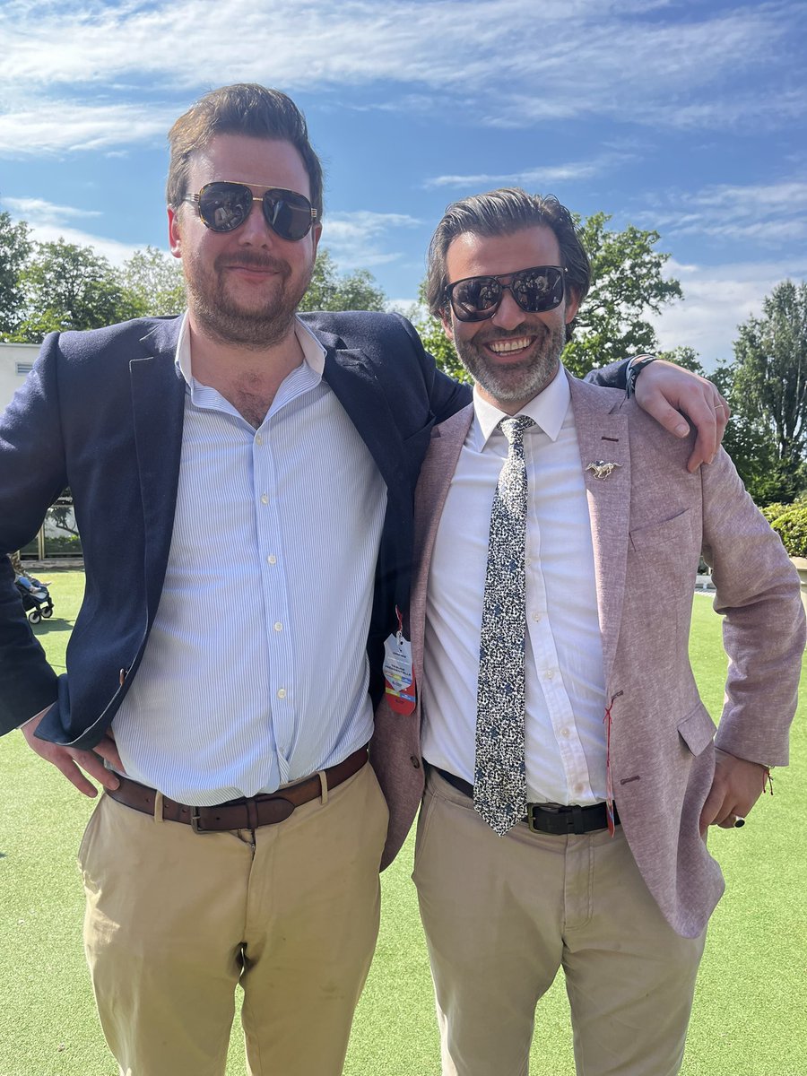 The @Theclaiminglads looking sharp at Auteuil Races after 2 winners! Lucky to have been apart of the days! Cheers lads @sutto821 @JamesFGun #Topday #classacts #winning