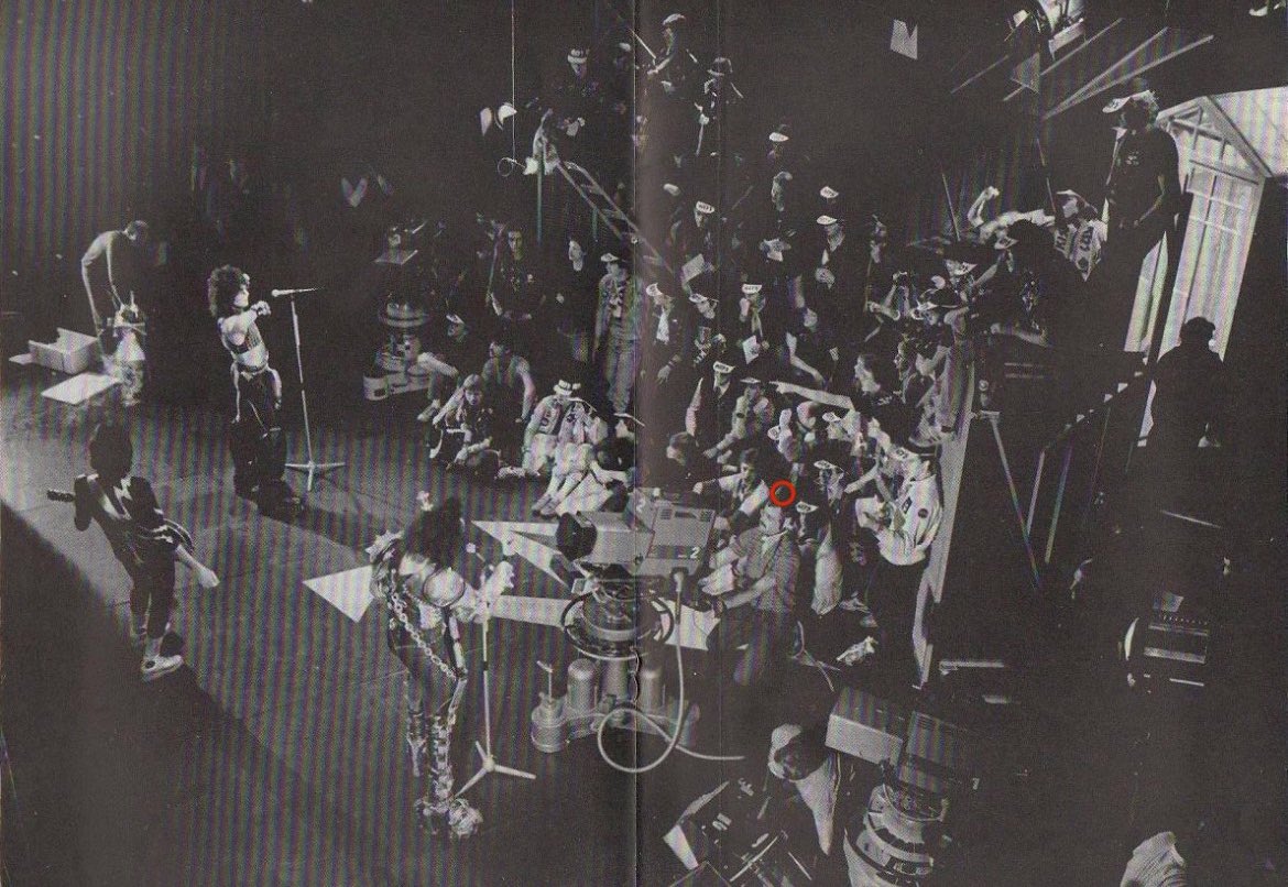 Rare behind the scenes photo of @kiss at Toppop in Hilversum, the Netherlands (Nov.1982). I’m sitting on the floor in front of @genesimmons frontrow, (where the red circle is). Great memories! @bob_robertnash @PaulStanleyLive @Traderfx10 @collectkiss