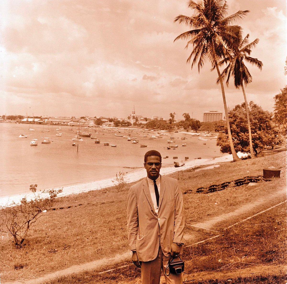 Malcolm X and His Interest In Photography

Exploring the photographical interest and visual strategy of Malcolm X. A thread. 🧵