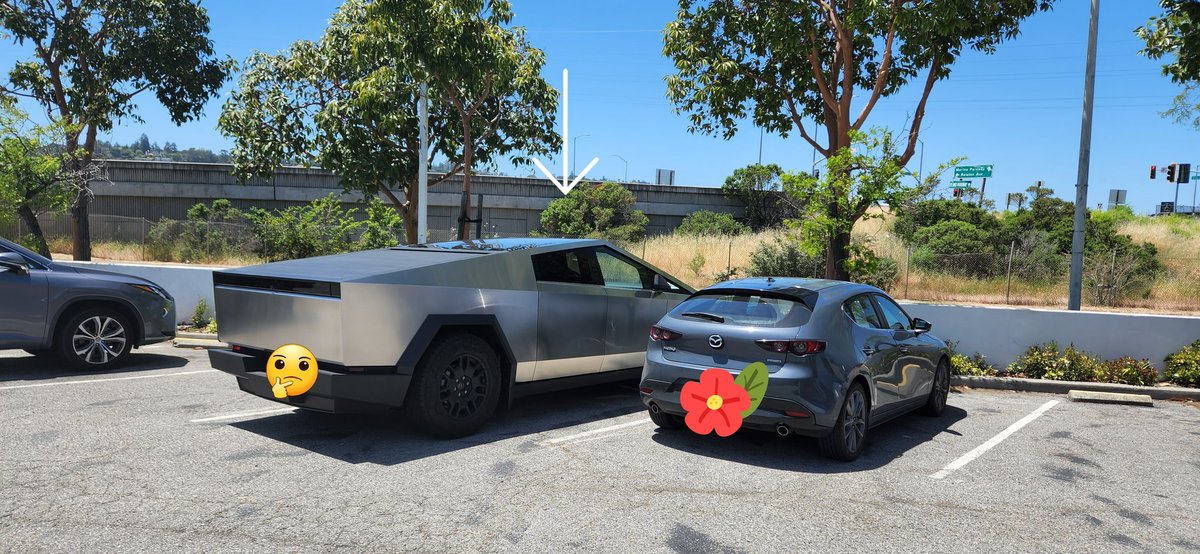 LeAnnKrzyzanow1's tweet image. Just when I think I&apos;ve seen it all... What in the world is that mode of transportation? #randomstuff