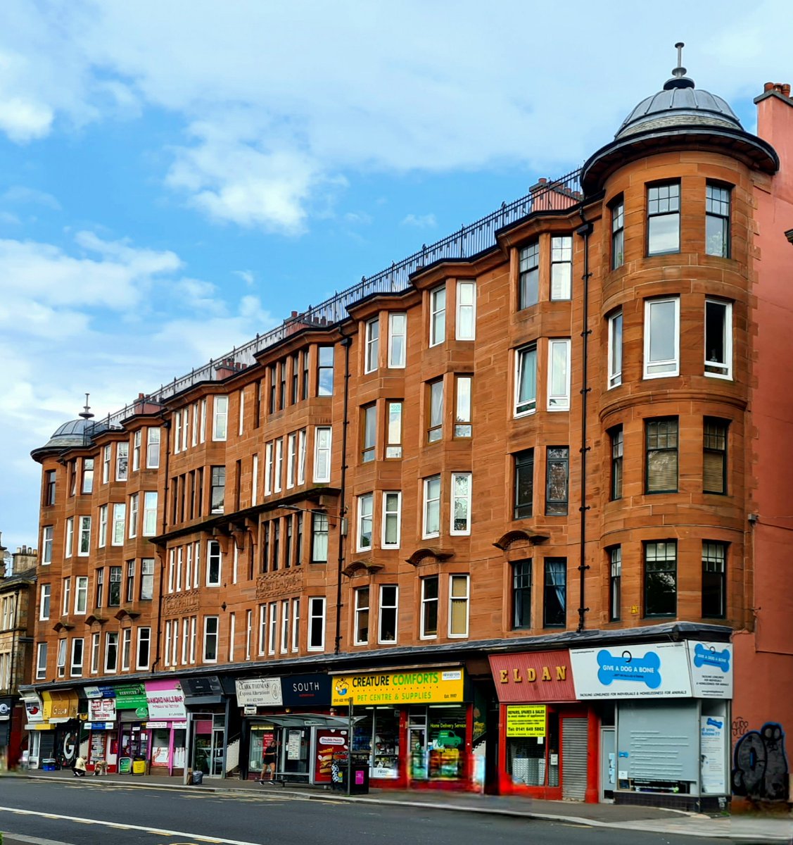 Camphill Gate on Pollokshaws Road in Glasgow. Built in 1906, it was designed by John Nisbet.

Cont./

#glasgow #architecture #glasgowbuildings #camphillgate #tenement #glasgowtenement #buildingsphotography #architecturephotography