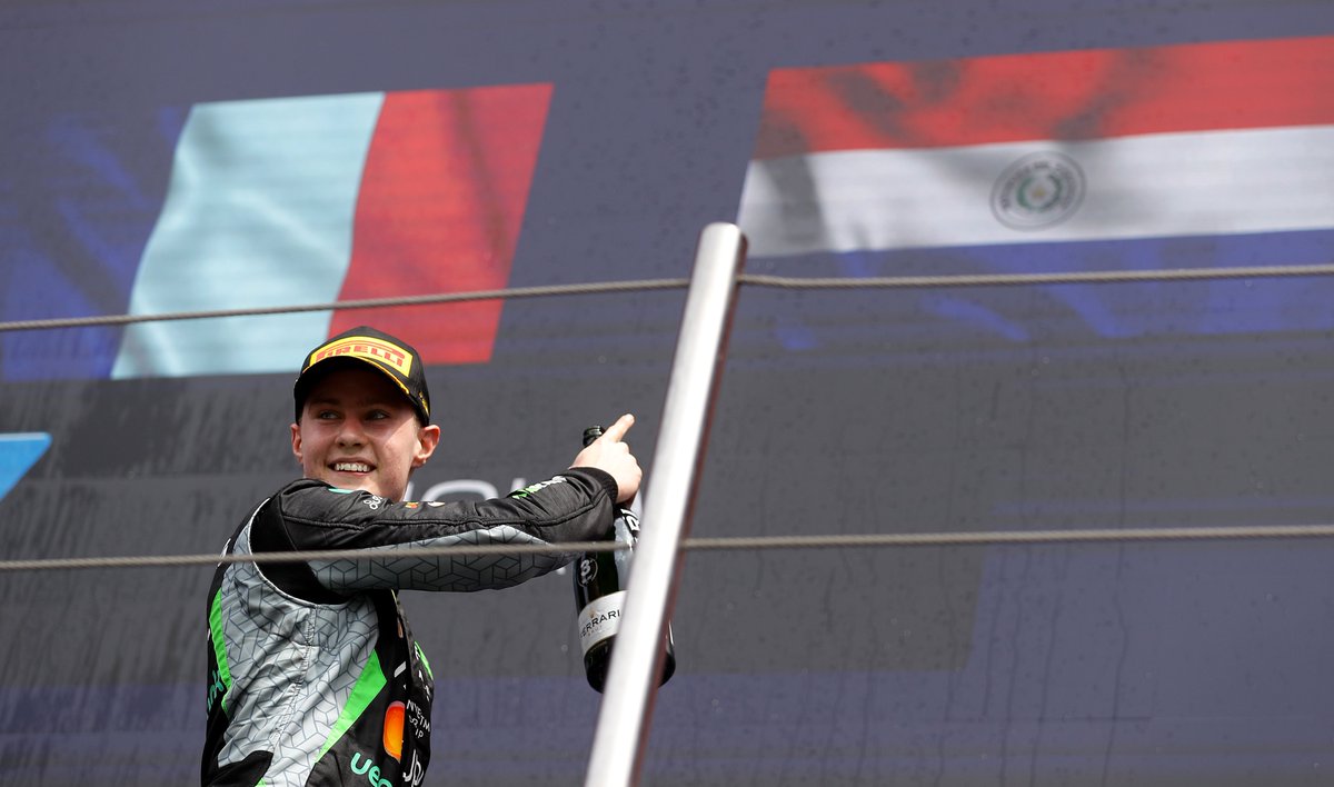 A day of firsts☝️

What a special day for <a href="/AIX_Racing/">AIX Racing</a>, <a href="/JoshuaDuerksen1/">Joshua Dürksen 🇵🇾</a> and Paraguay 🇵🇾🙌

#F2 #ImolaGP