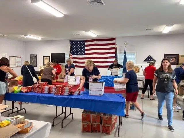 COOKIES FOR TROOPS 🍪❤️🇺🇸 Volunteers in Socastee packed Girl Scout cookie boxes to send to deployed US military across the world today. bit.ly/3wGJhex