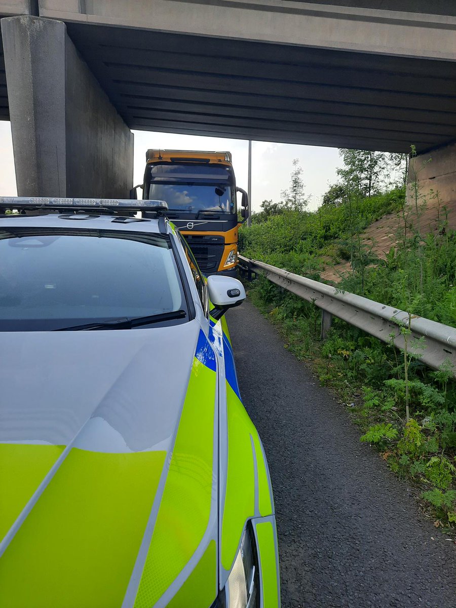 RP21 - M25 St Alban's. This HGV driver was seen by one of our patrols to be using his handheld mobile phone whilst driving. Driver was stopped and issued with a traffic offence report and will likely be given points & a fine, or summoned to Court. 412599 410580