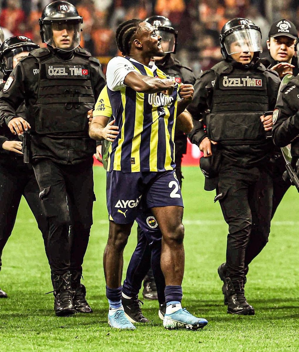 bu adamın her fotoğrafı bir öncekinden daha iyi