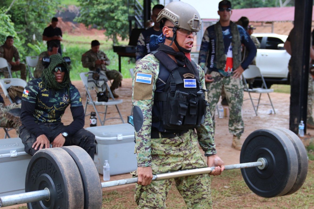 La fuerza élite de los diferentes países, continúan demostrando sus capacidades en #FuerzasComando2024. Hoy los comandos enfrentarán el desafío de una Marcha Forzada y Tiro Nocturno, recorriendo una distancia de 20 Km con un peso de más de 20 kilos, más su equipo de combate.