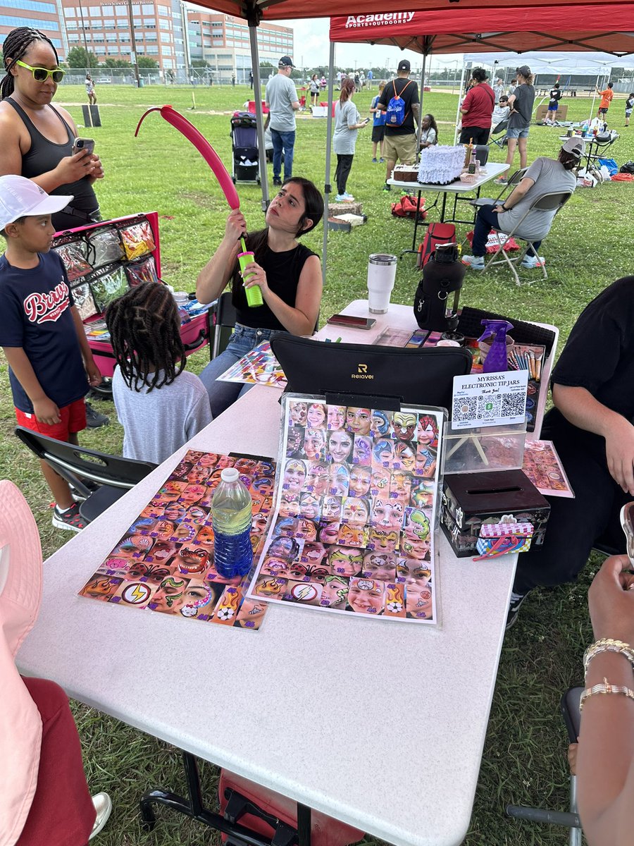 Enjoying a family field day with #radonc colleagues and friends @MDAndersonNews with fun activities like #facepainting #balloonanimals #softballgame. Thank you organizing such amazing #employeeappreciation event @ACKoongMDPhD