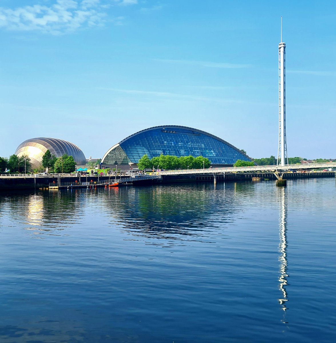 Looking across the Clyde to the Glasgow Science Centre complex. 

#glasgow #architecture #glasgowbuildings #theclyde #glasgowsciencecentre