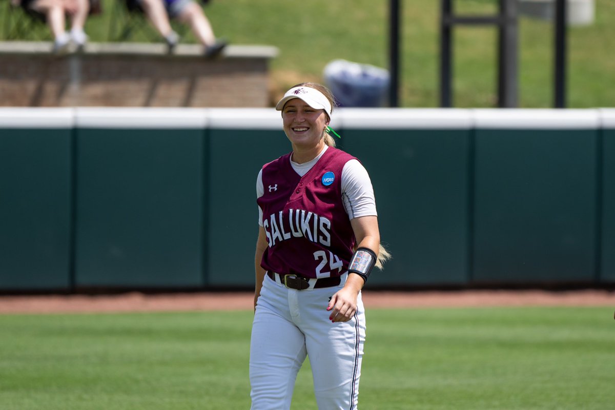 Of course we’re rocking our Sunday vest for Championship Sunday 🤩 #Salukis | #RoadToWCWS