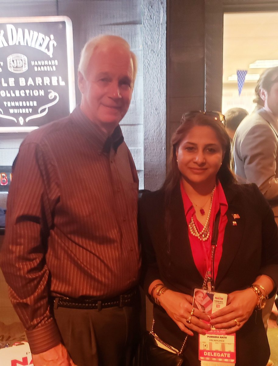 Last night with our Wisconsin Conservative celebrity politician @SenRonJohnson. Always wonderful to see you. Thank you for your encourgement. #Conservatism #Appleton #Convention #Wisconsin