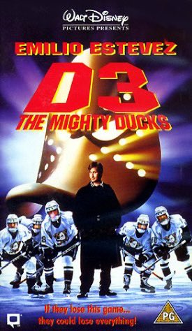 Har alltid känt att de först tänkte att Mighty Ducks 3 skulle vara mörkare i tonen än de första men att det var såhär nattsvart i första utkastet trodde jag inte. ”The third movie was originally going to be darker in tone, with the main antagonists written to be Bulgarians”.