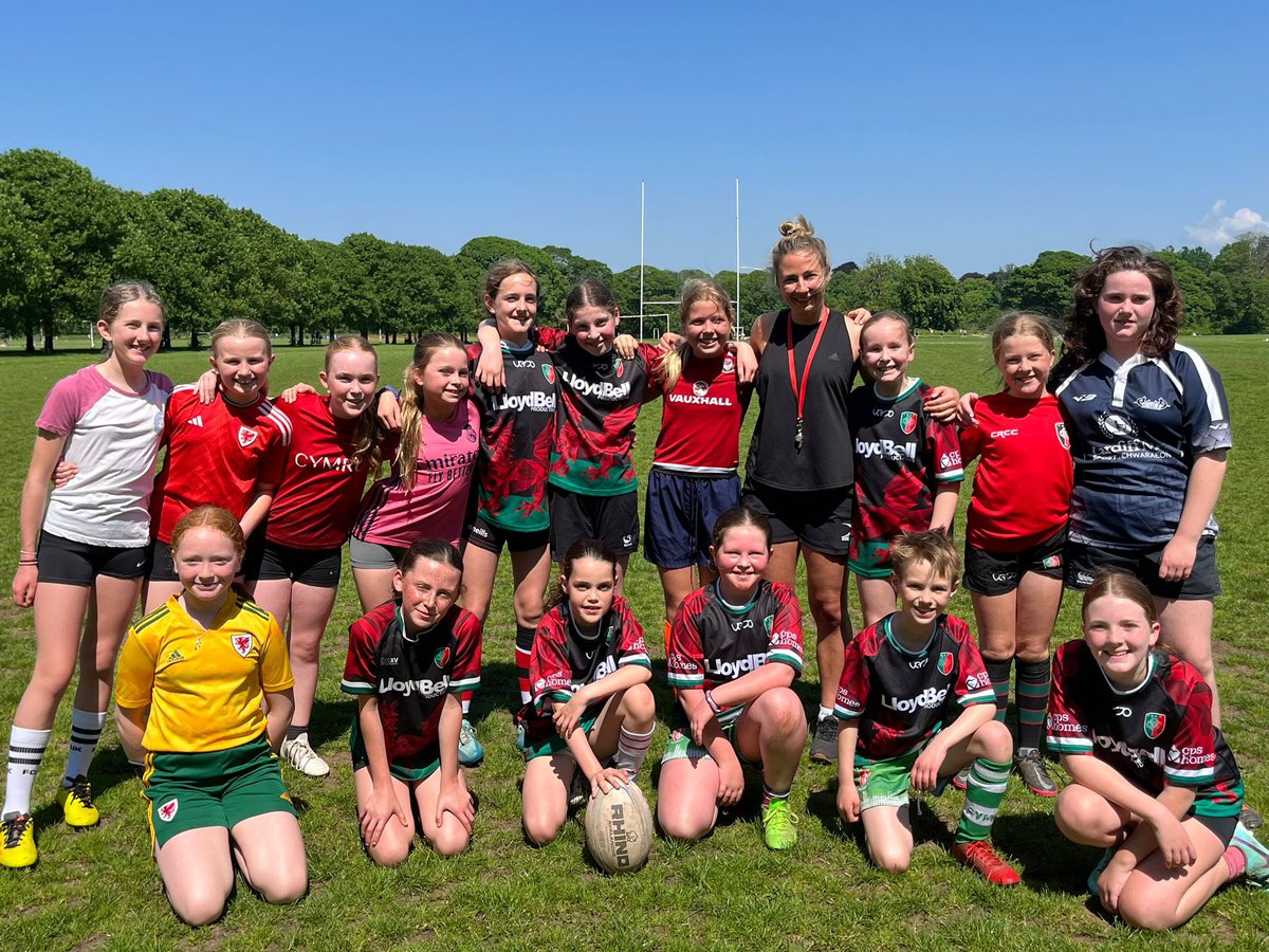 Clwb Rygbi Adran Iau (@clwbrygbiiau) on Twitter photo Diolch yn fawr iawn i am ddod lawr i wneud sesiwn hyfforddi gyda’n merched D12..pawb wedi mwynhau a wedi dysgu gymaint gan yr arwres yma! Huge thank you to <a href="/elsnowsill/">Elinor Snowsill</a> for coming to do a training session for our U12 girls, they all enjoyed and learnt a lot from this rugby star Diolch yn fawr iawn i am ddod lawr i wneud sesiwn hyfforddi gyda’n merched D12..pawb wedi mwynhau a wedi dysgu gymaint gan yr arwres yma! Huge thank you to <a href="/elsnowsill/">Elinor Snowsill</a> for coming to do a training session for our U12 girls, they all enjoyed and learnt a lot from this rugby star