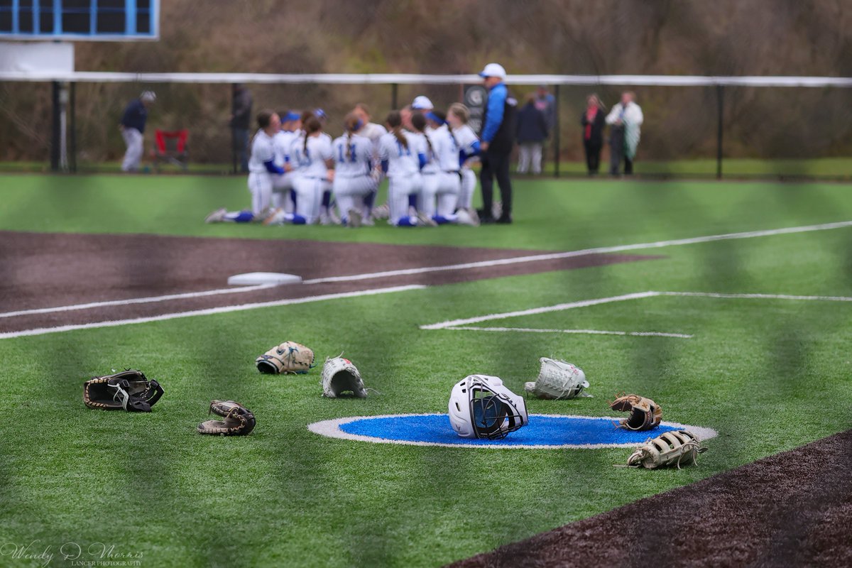 WTFDLANCERSOFTBALL tweet media