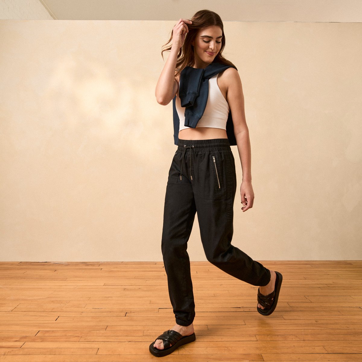 Step into the world of chic and breezy comfort with our Pull-On Linen Joggers. 

Model Height: 5'10'
Top: ST
Bottom: ST
.
.
.
#americantall #wethetall #tallwomen #tallgirl #tallpeople #tallclothing #tallstyle #womenstyle #ootd #fashion