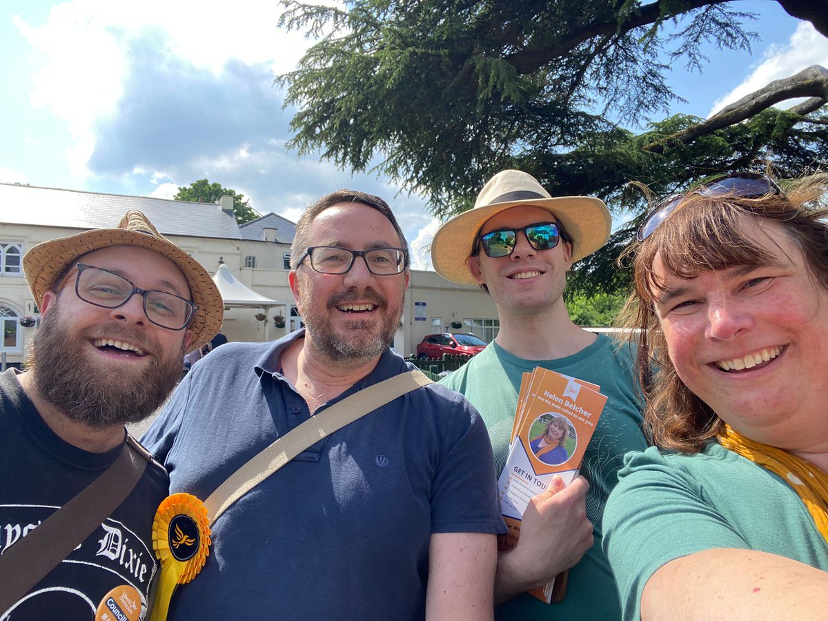 Great afternoon canvassing in Pangbourne for @HelenCBelcher