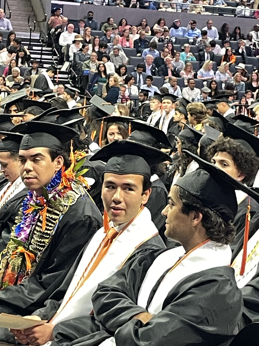 UVAEngineers's tweet photo. Congrats to our computer science grads!
#uvagrad #uva24
@cs_uva https://t.co/ejBLILJqMq