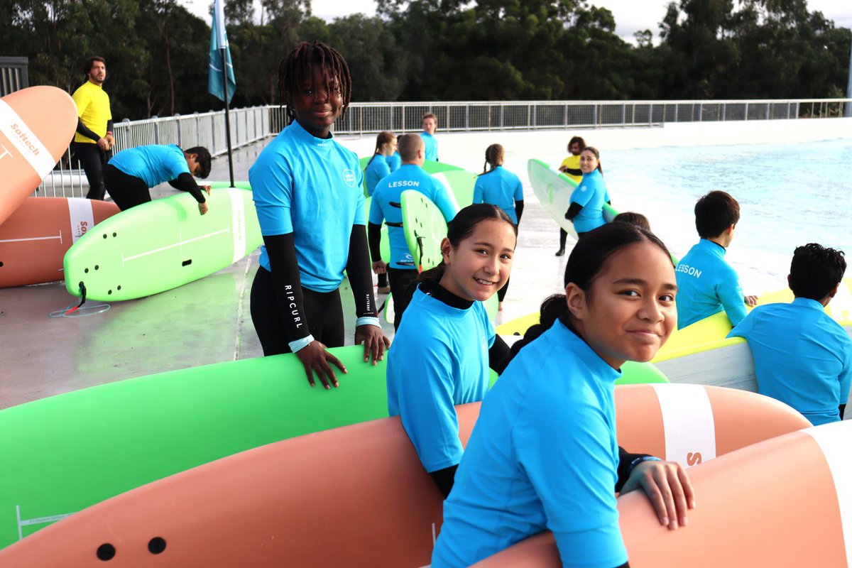 Students from @HomebushWestPS, @StrathfieldGHS, & @homebushbhs were lucky enough to have a surfing lesson with Luke Eagan, professional Australian surfer. The students enjoyed their lesson at URBNSURF, the newly opened outdoor wave pool. What an experience for our students!