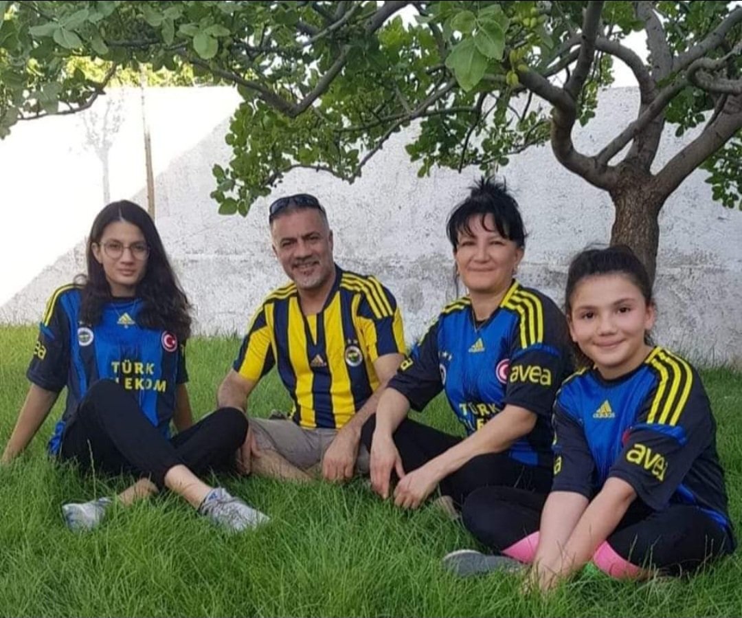 Aile boyu, dün, bugün ve yarın daima Fenerbahçe...
#FenerinMaçıVar
💛💙