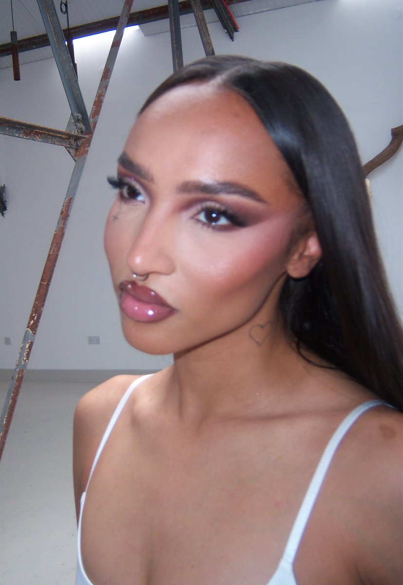 In lovvve with my makeup on set today 🥹🥰 new music and visual coming soooon