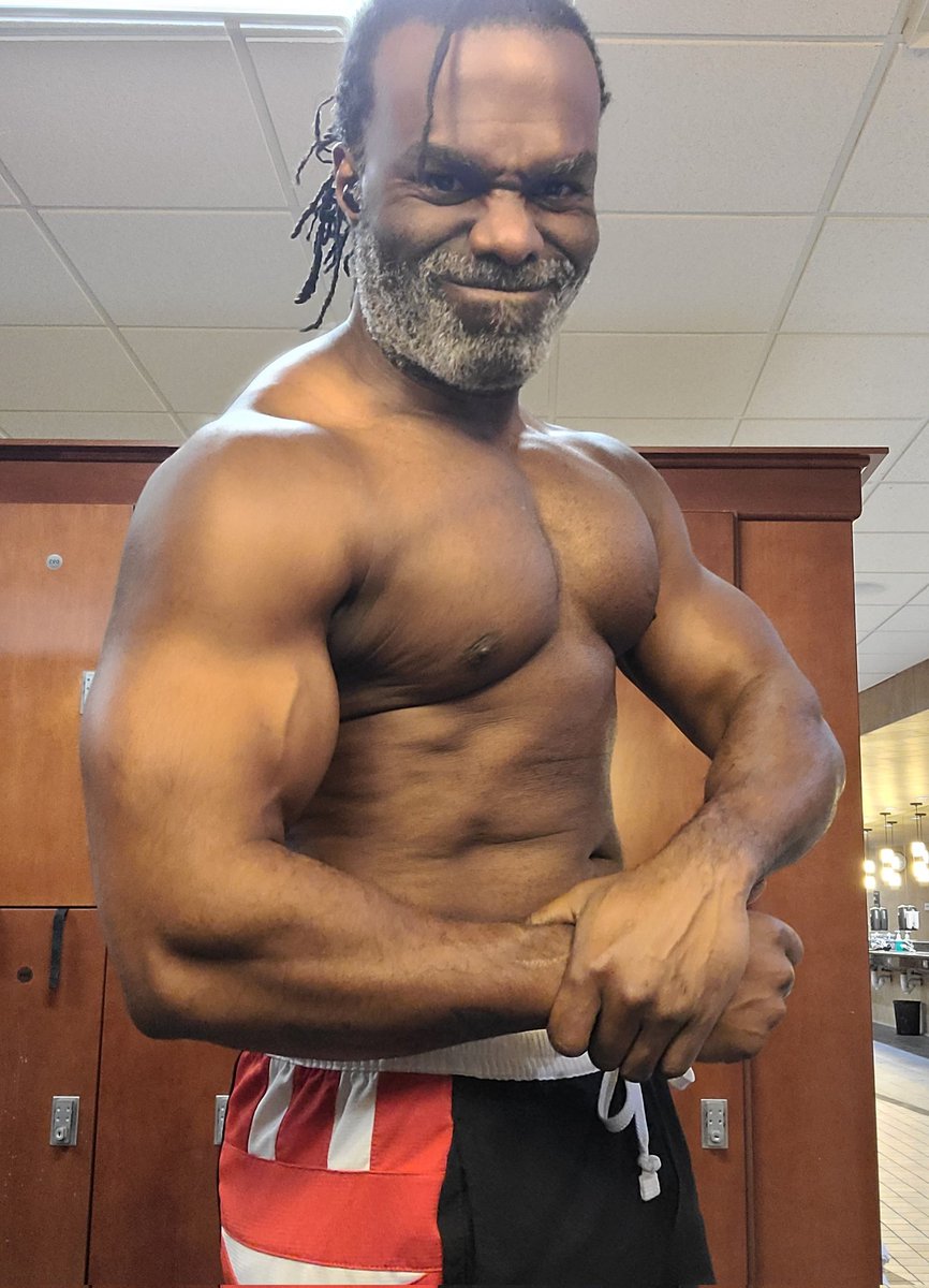 Sunday Funday, gymday 💪🏿 
Follow @muscle_ny on Instagram 

#donthateparticipate #letsgetit #muscle 
#fitnessvideo #fitness #fitnessmotivation #workout #fitnessvideos #bodybuilding #thisis48 #motivation #gymtips
#fitnessgoals #fit #fitnessaddict
#workoutmotivation  #workoutvideo