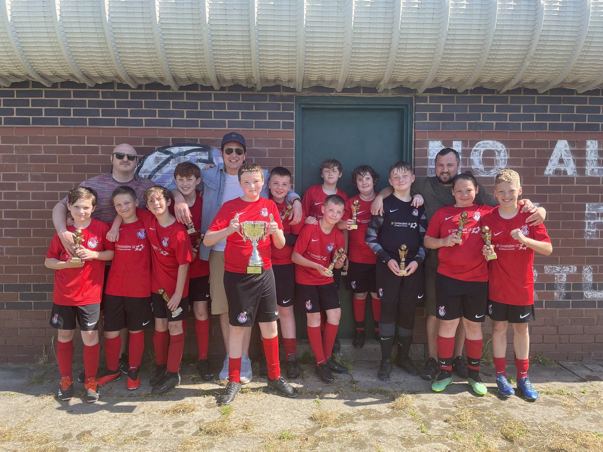 madrid_esc's tweet photo. Winners of the @BootleJFL Junior League  for the 3rd year running, thanks to all the refs and John and our sponser @BVcomms.come.com. Runners up in the cup this season too. Thanks for the coaching @JamesBushCoach @SLCCUK https://t.co/p56qybCKtt