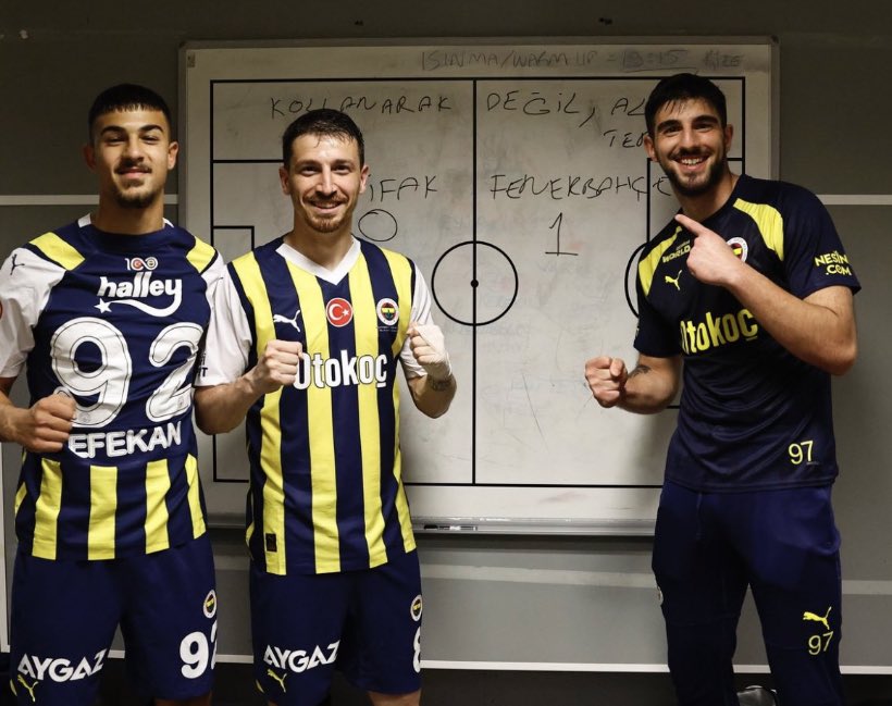 Fenerbahçeli futbolcular: “Kollanarak değil, alın teriyle. İttifak 0-1 Fenerbahçe”
